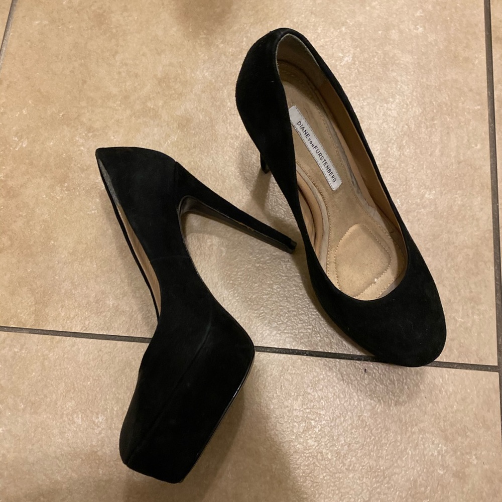 Heels - Picture 2 of 4